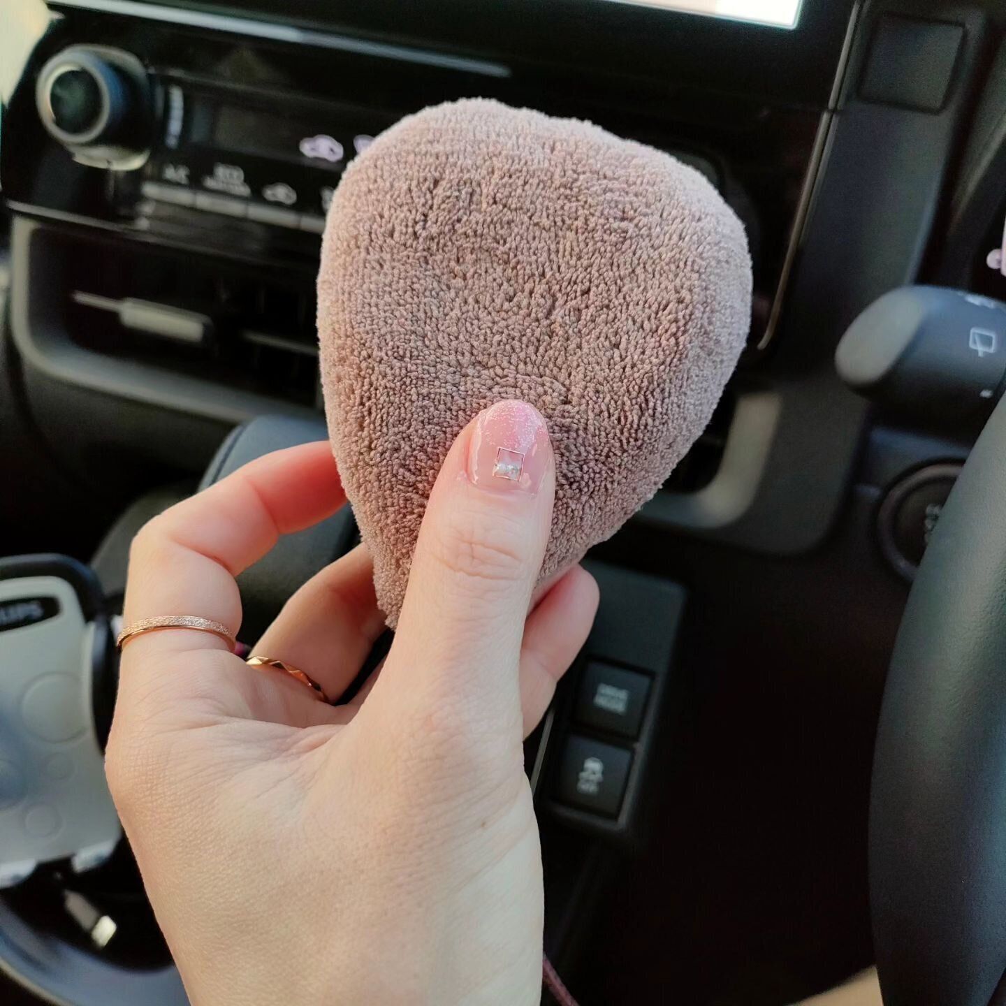 いつでも車内を清潔に！「マイクロファイバークリーナー」