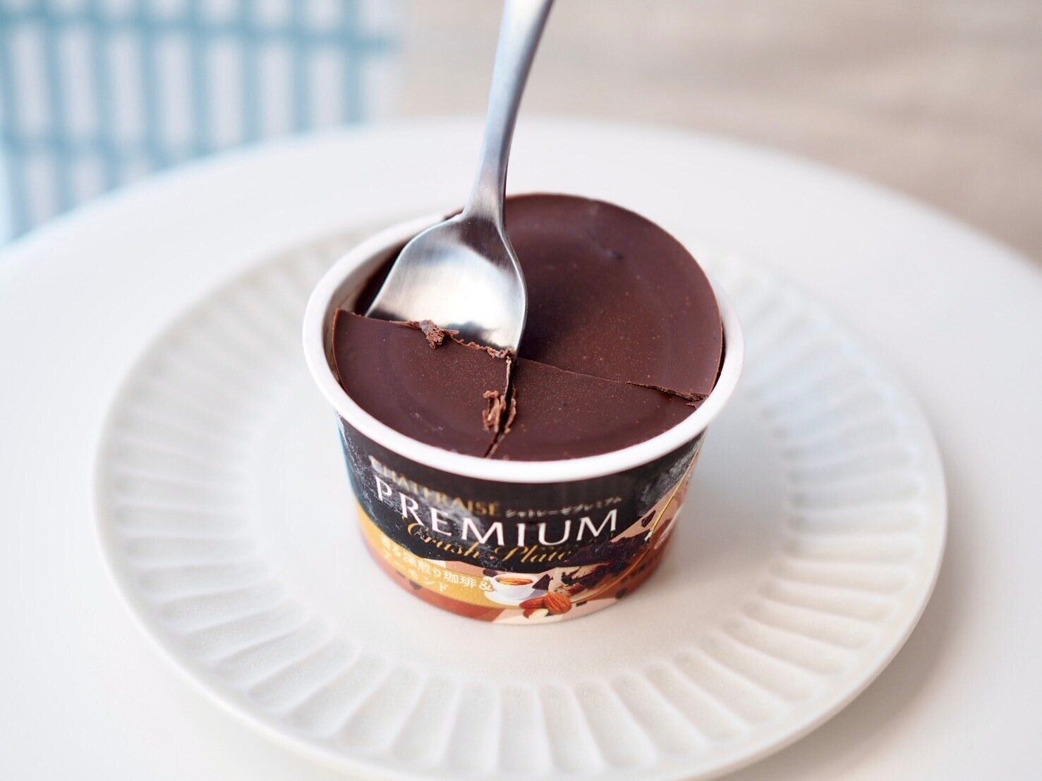 シャトレーゼ「CHATERAISE PREMIUM CRUSH PLATE 香る深煎り珈琲＆アーモンド」クラッシュ写真