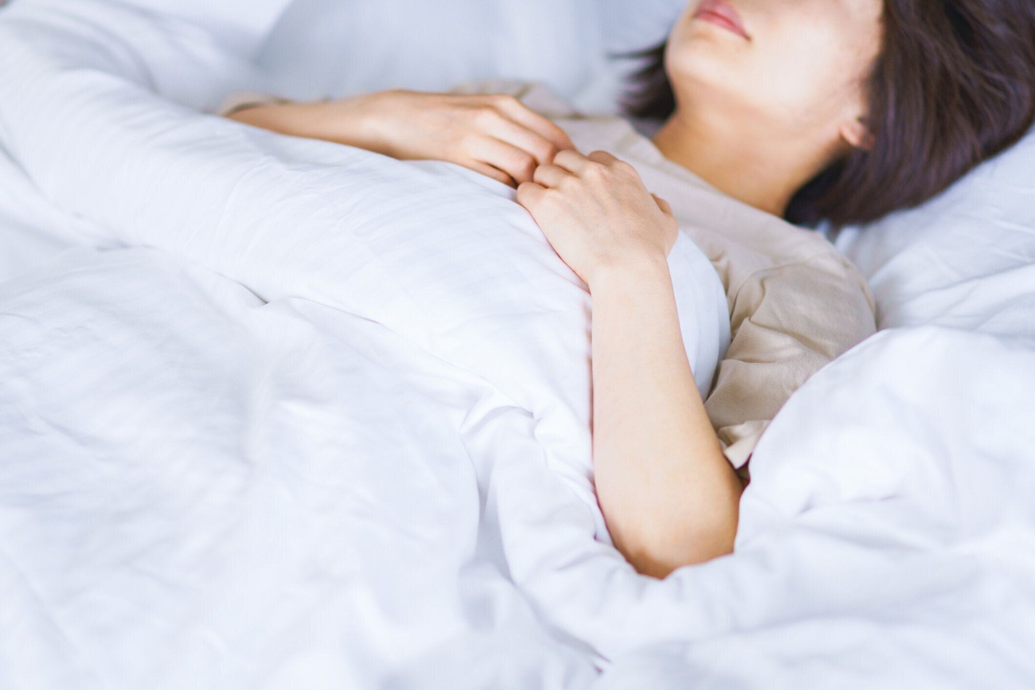 中年女性はベッドの上で早起き