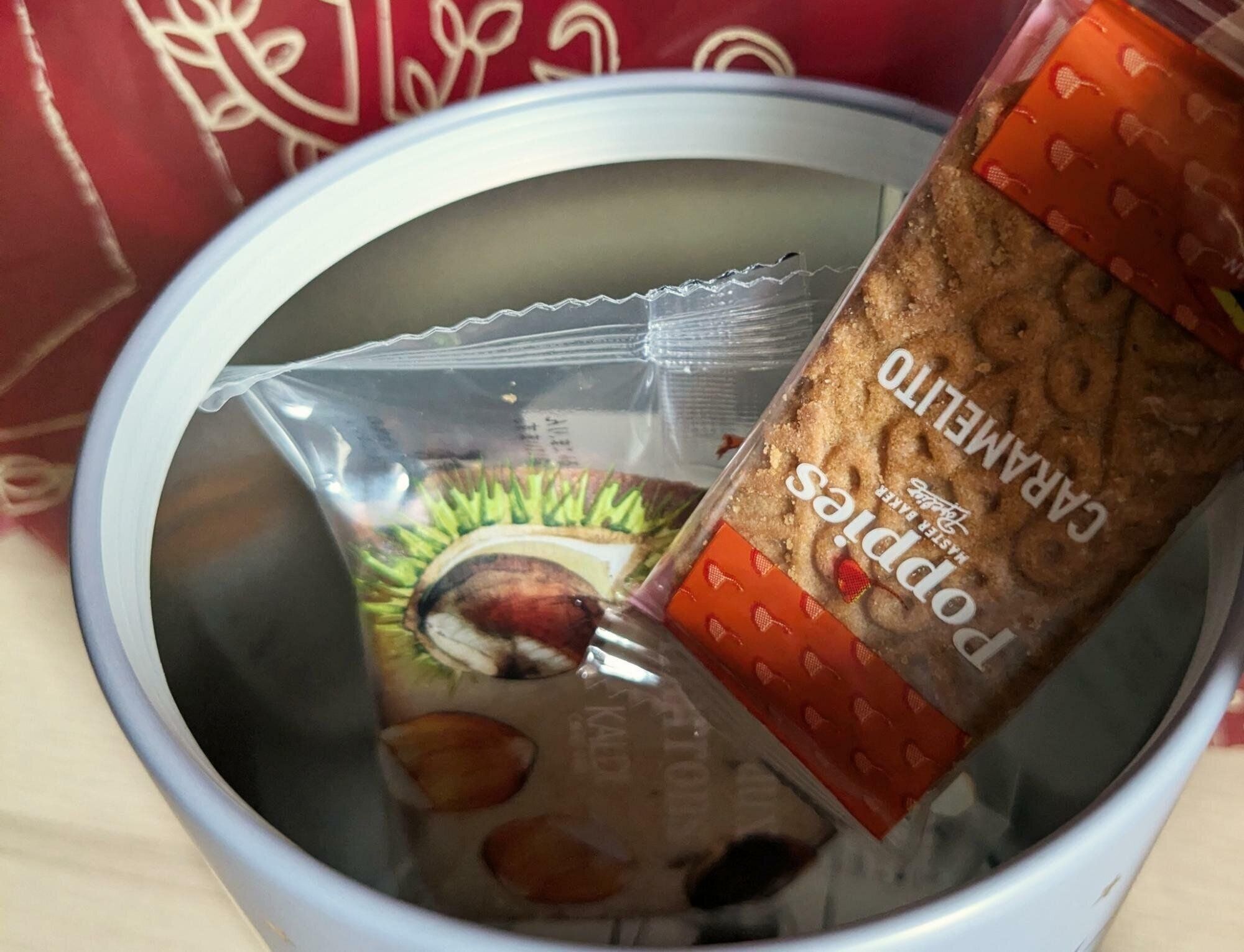 カルディ　オリジナル　キャニスター缶（ハロウィン柄）