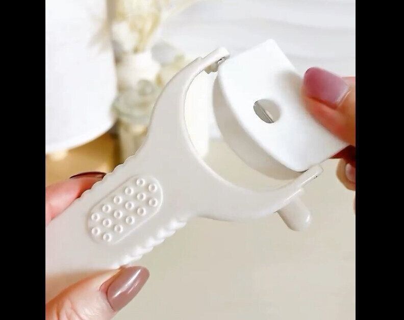 【セリア】刃が隠れて安全！ピーラー刃カバー