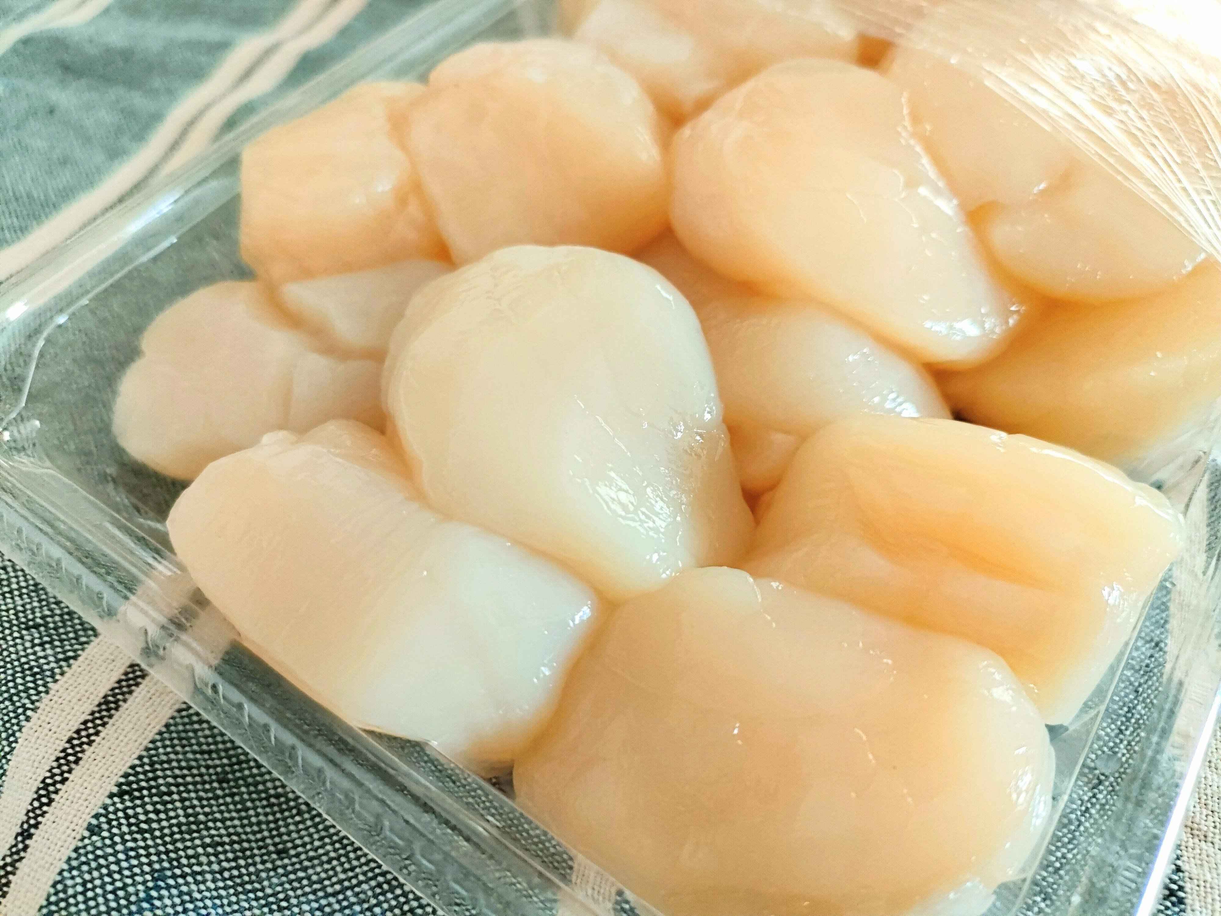 パックにたっぷり詰まったホタテ貝柱