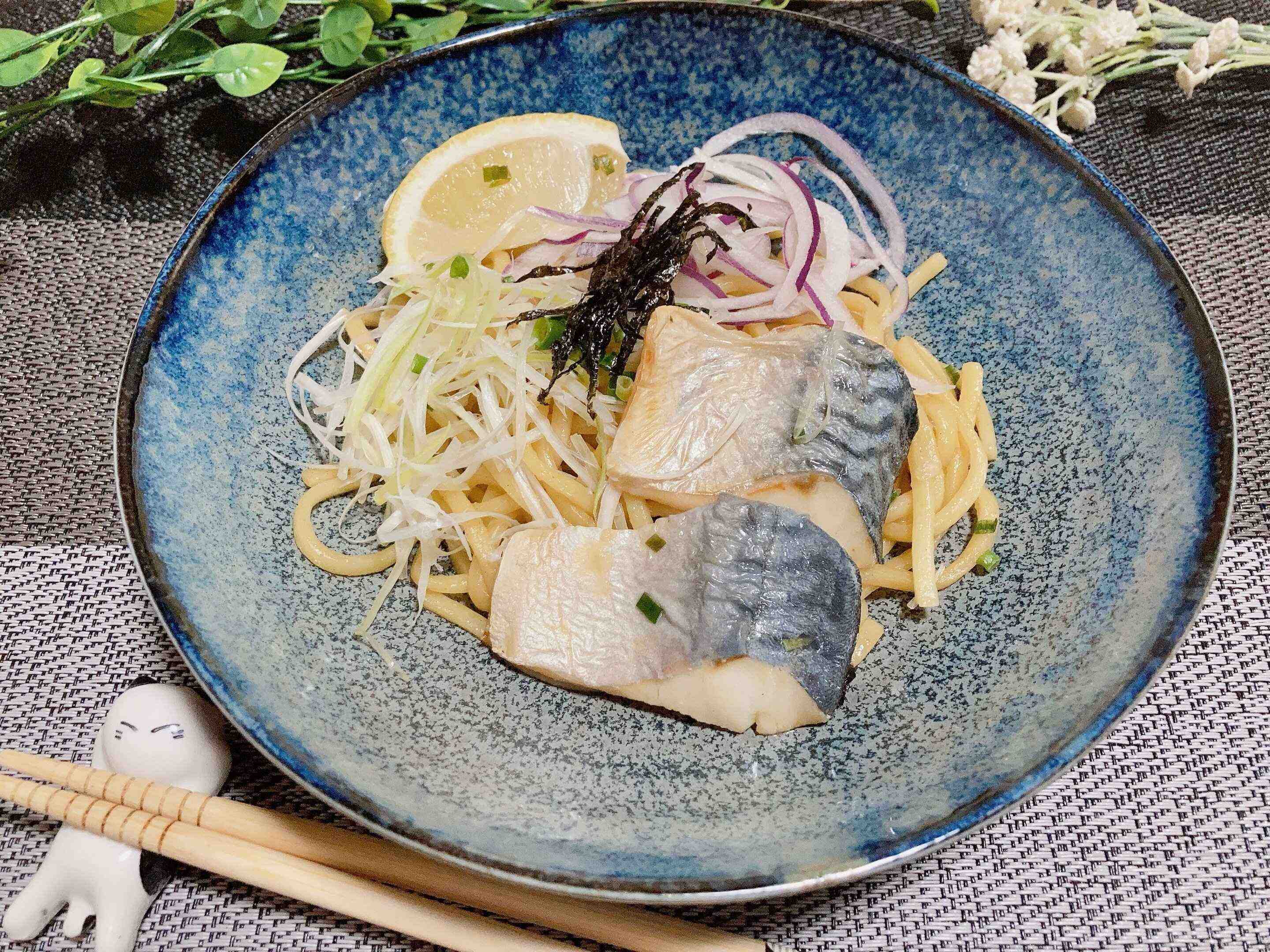 サバラーメン盛り付け