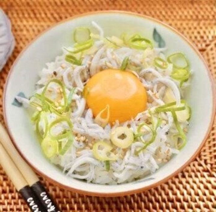 【オリーブオイル】5分で完成!しらすでさっぱり洋風卵かけごはん