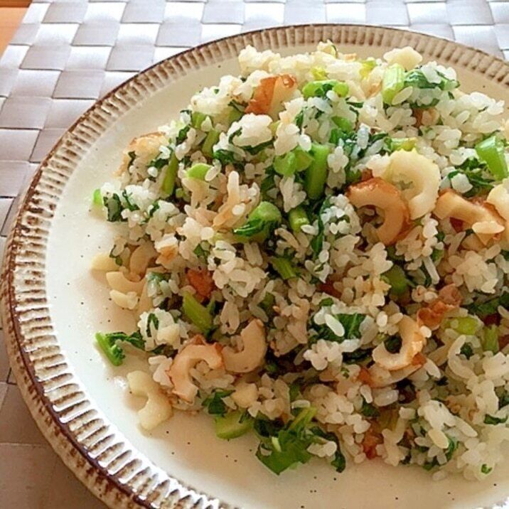 大根の葉とちくわの炒飯