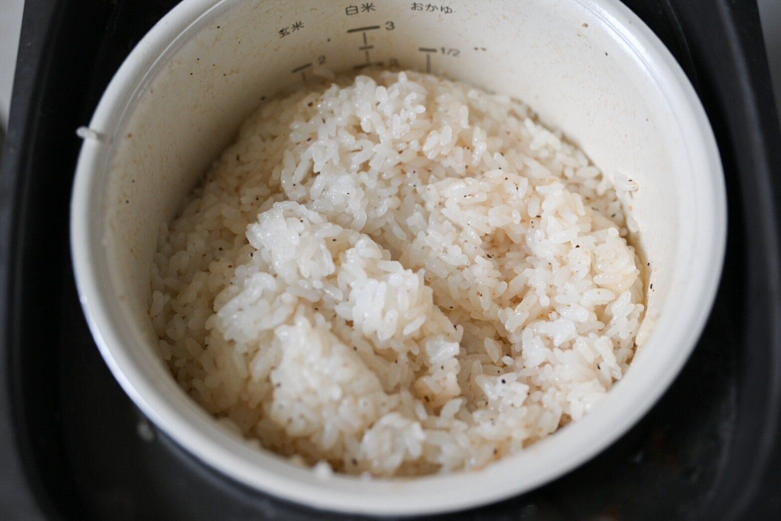 炊飯器に入ったガーリックライス