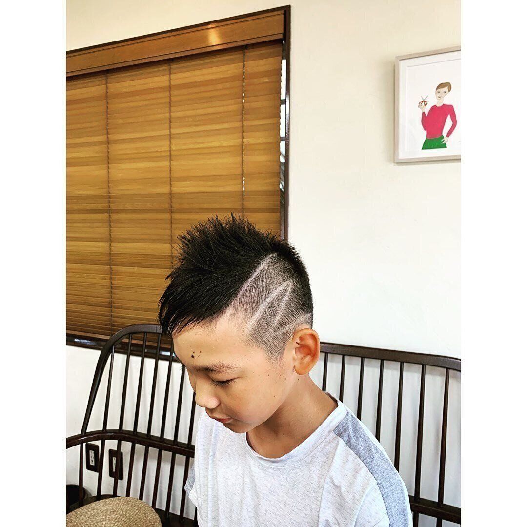 おしゃれ小学生男子の髪型・ヘアカタログ！個性爆発！バリアートスタイル