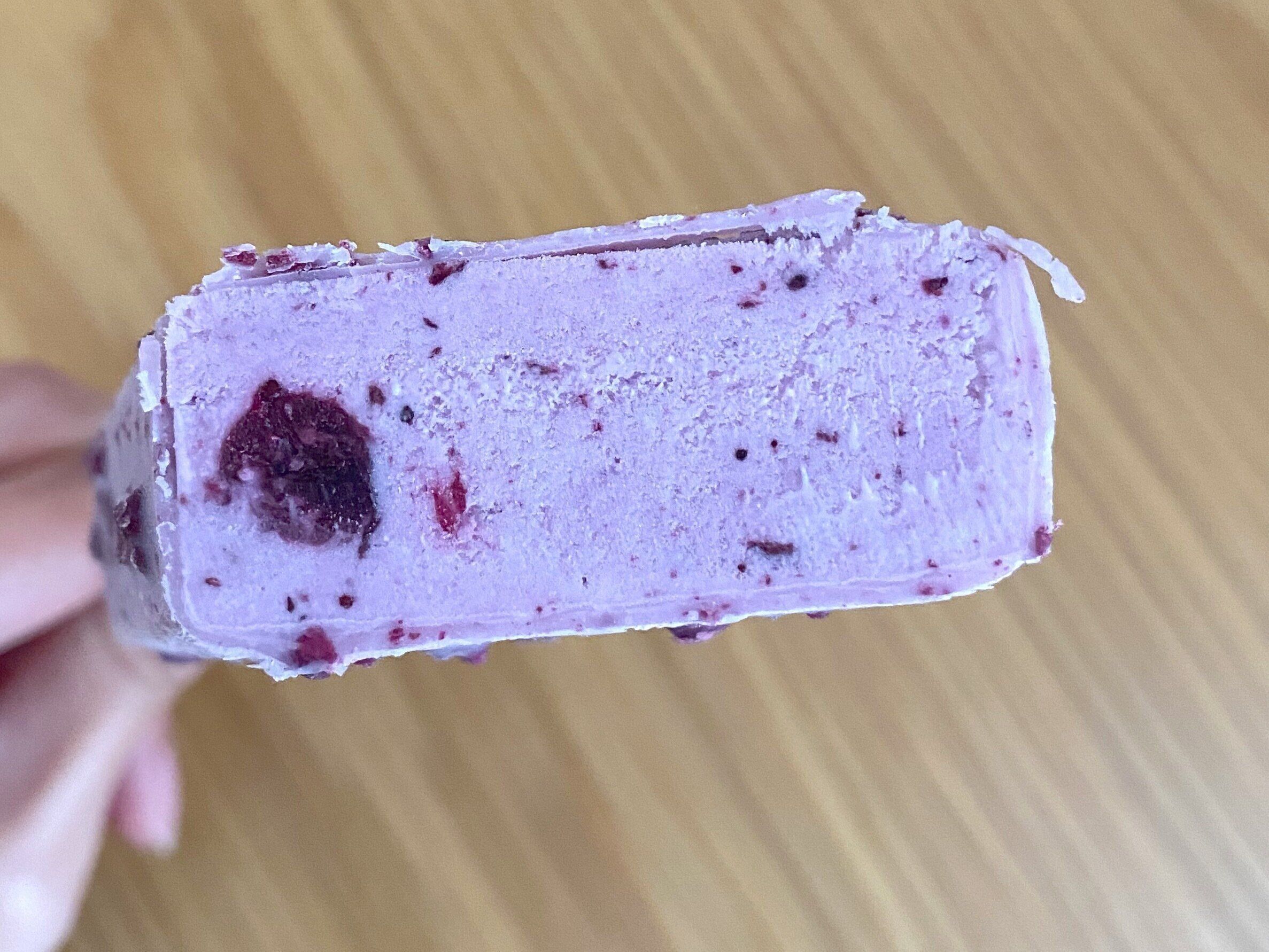 セブン 果肉が丸ごとゴロッ ブルーベリーチョコレートバー がリニューアル サンキュ