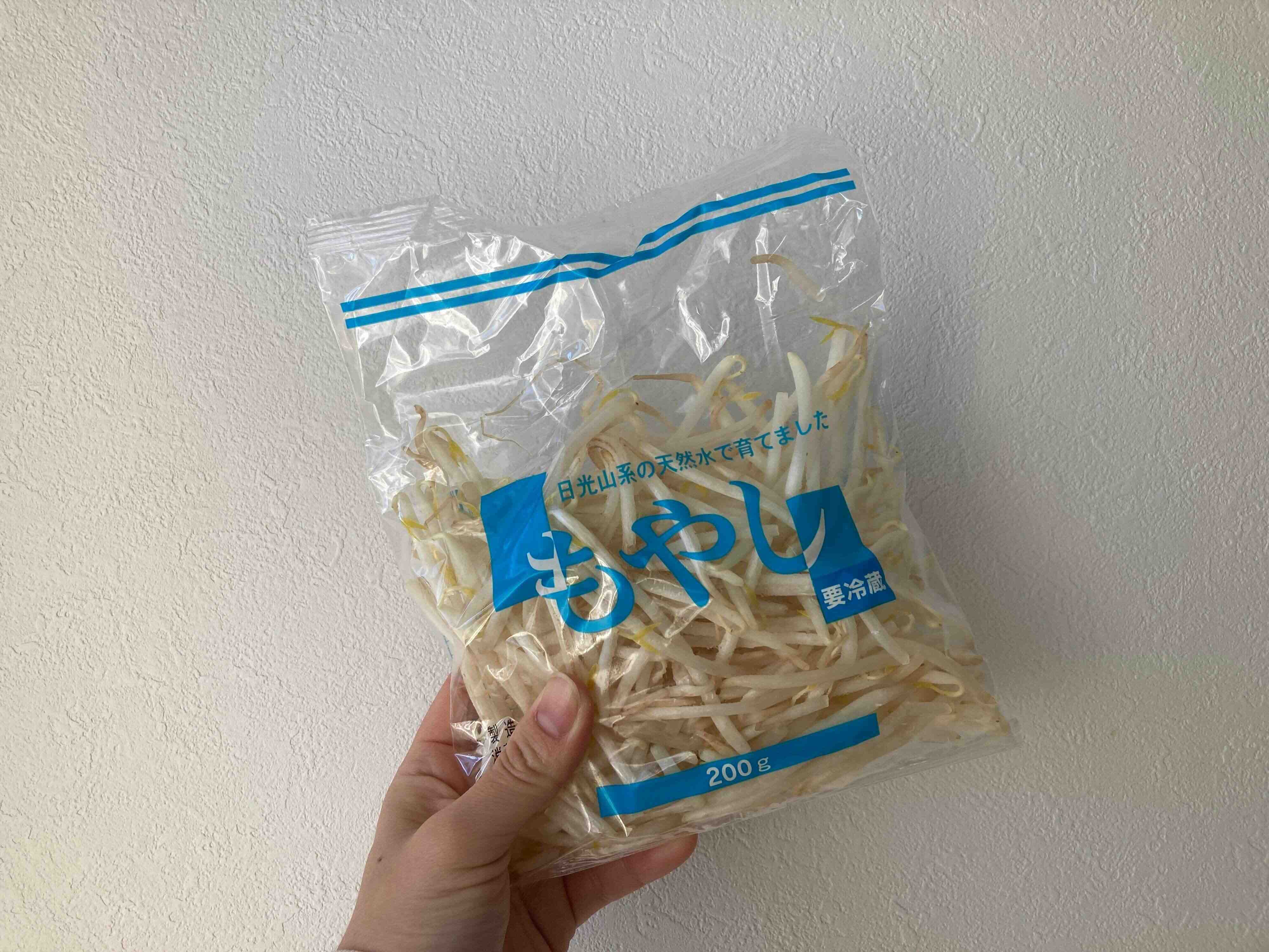 手にもったもやし