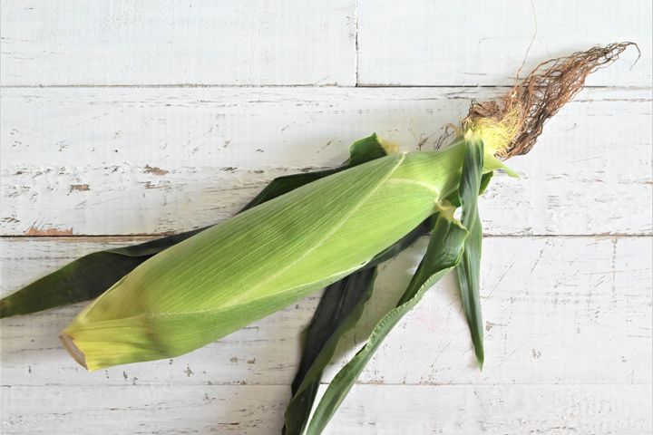 旬野菜 とうもろこしの超簡単な加熱方法と実の取り方 おすすめ簡単レシピ2選 サンキュ 旬野菜 とうもろこしの超簡単な加熱方法と実の取り方 おすすめ簡単レシピ2選 サンキュ