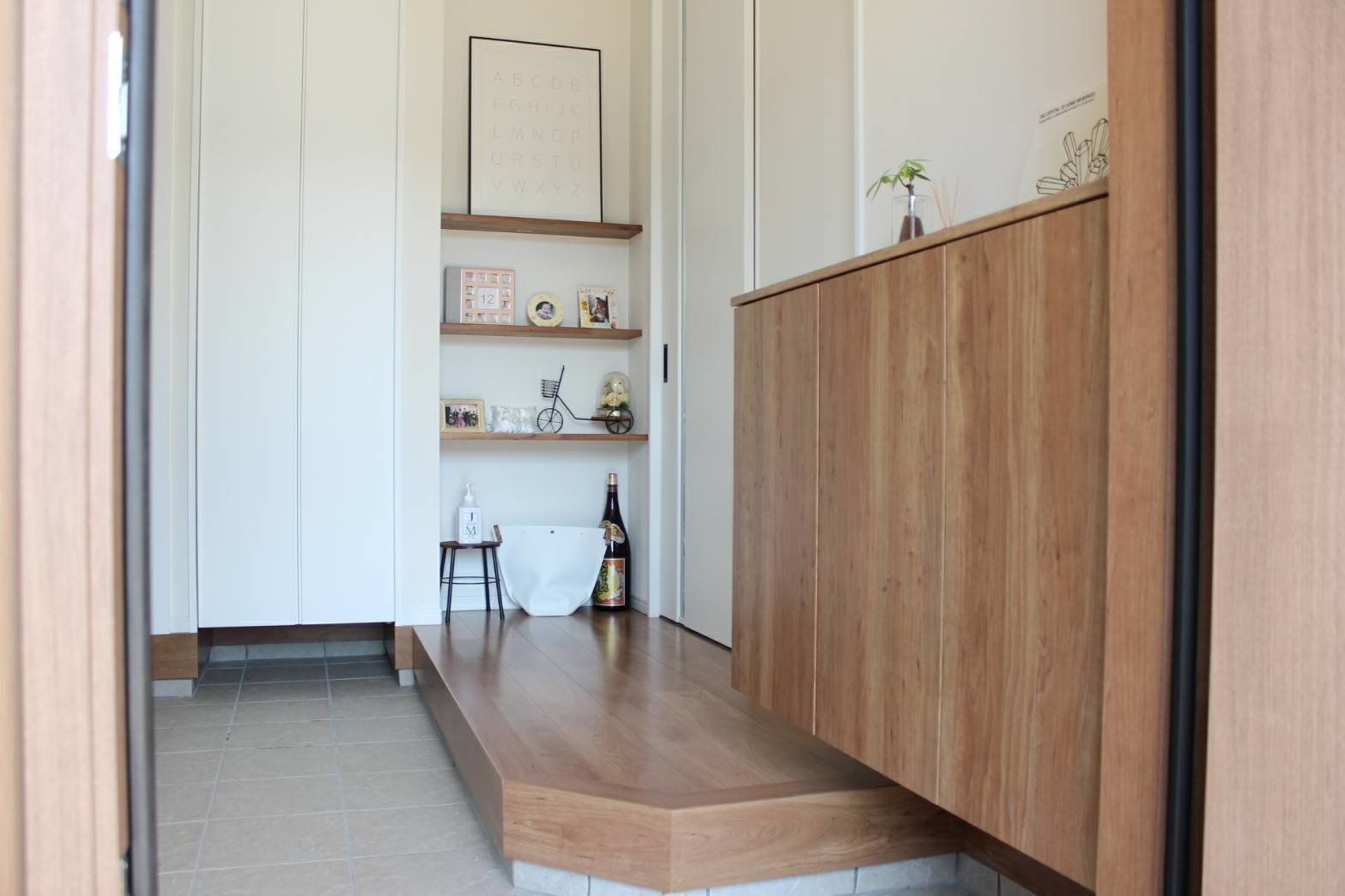 驚きの場所に100均で収納が増やせた キレイな家をキープする収納アイデア4選 サンキュ