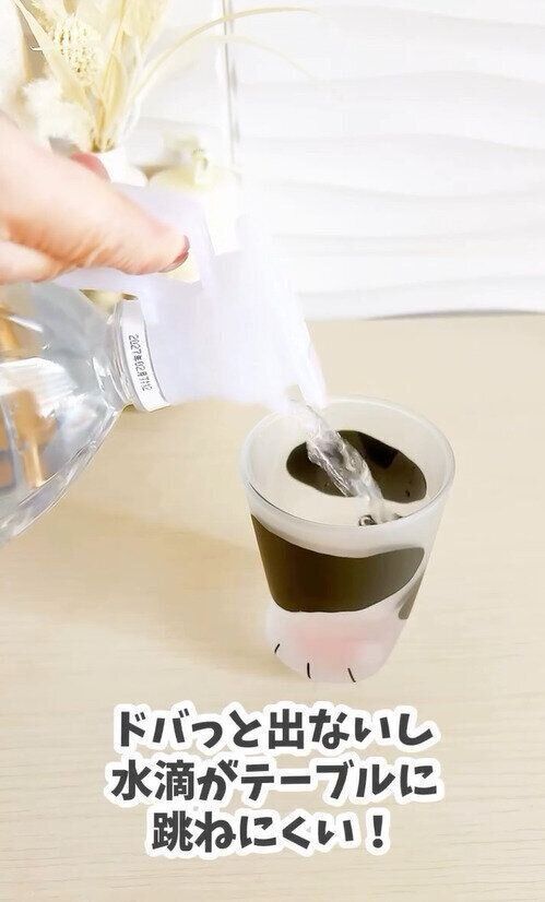 冷蔵庫から取るときも取り出しやすい！「注ぎやすいペットボトルキャップ」