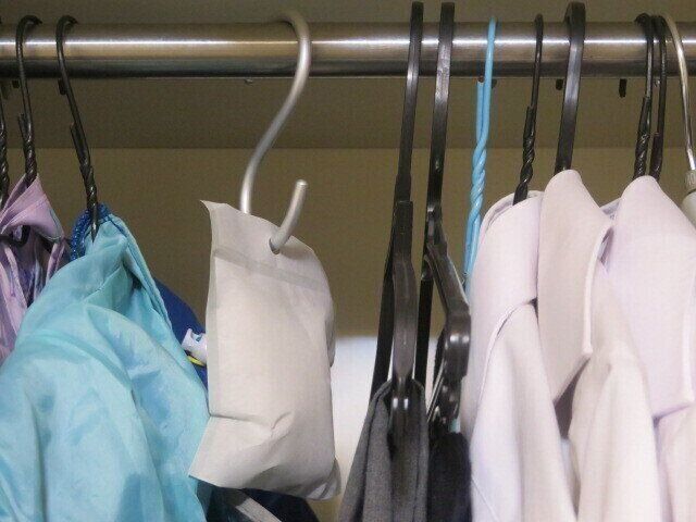 S字フックにかけるとつり下げやすい