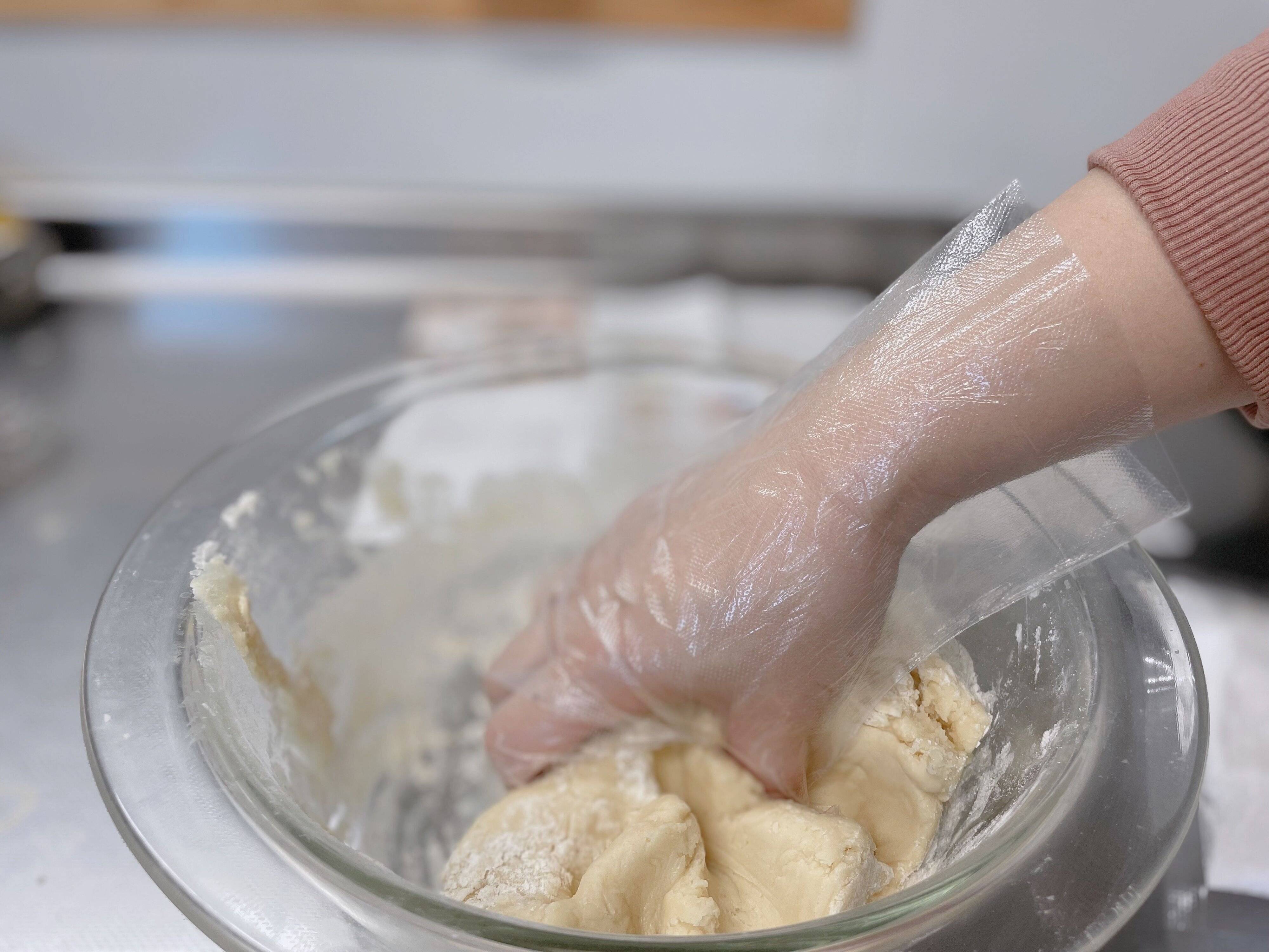 手首にフィットするポリエチレン手袋（40枚）