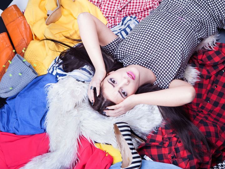 若い魅力的な女性のストレス体