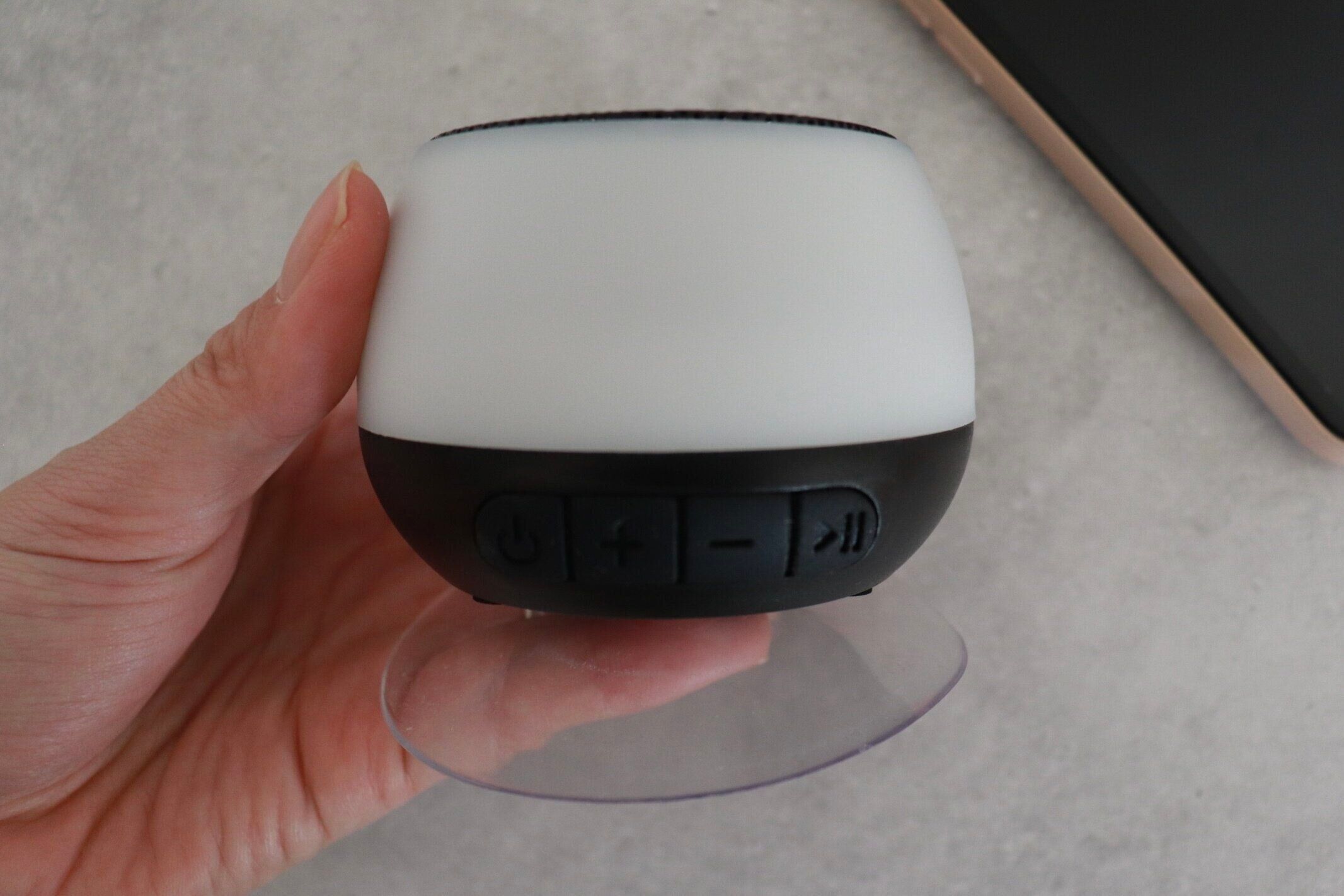 【ダイソー】最新のスピーカーはなんと光る！お風呂時間を楽しむのにピッタリなダイソーBluetoothスピーカーをチェック