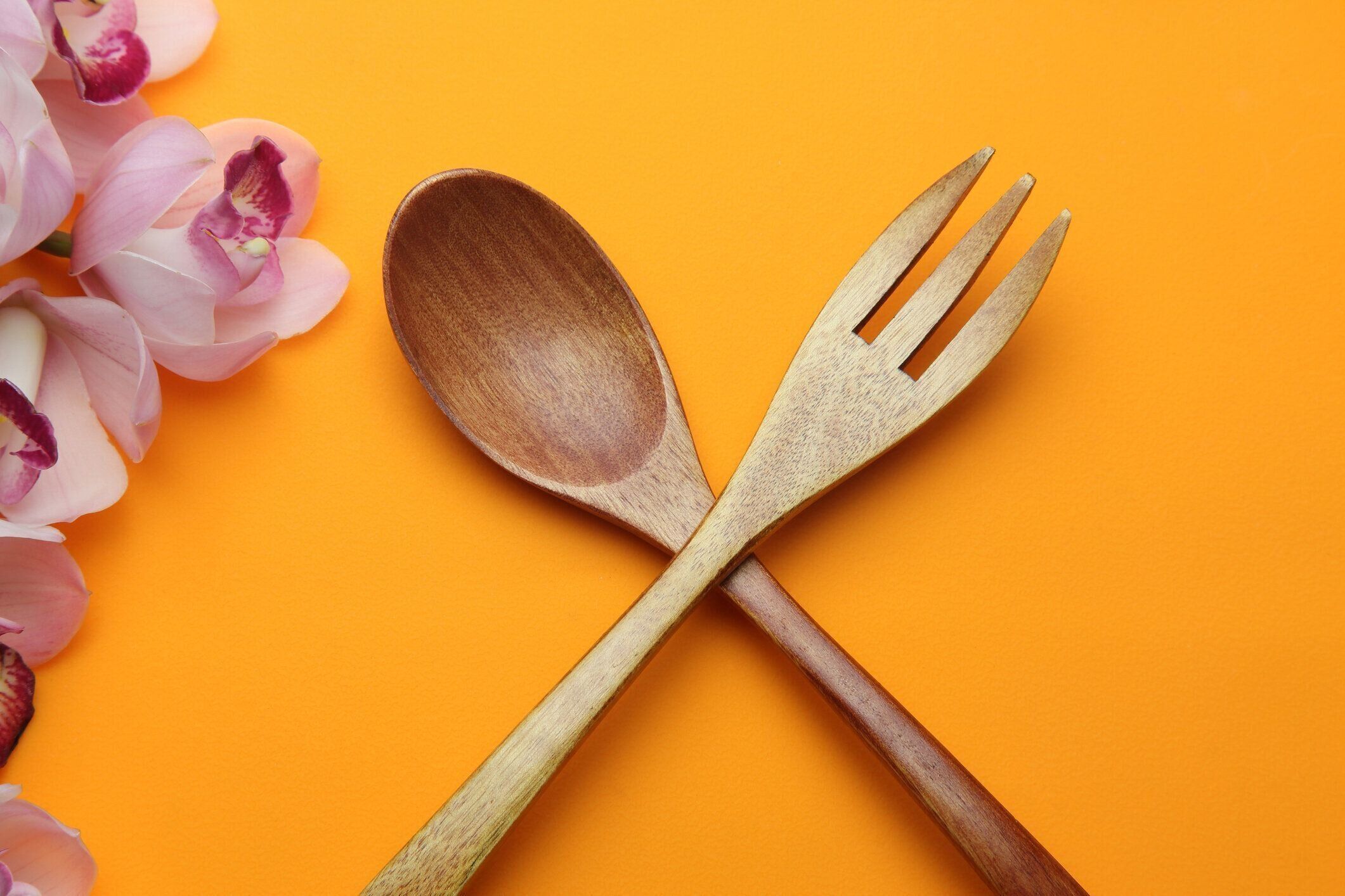 フォークとスプーンとシンビジウム