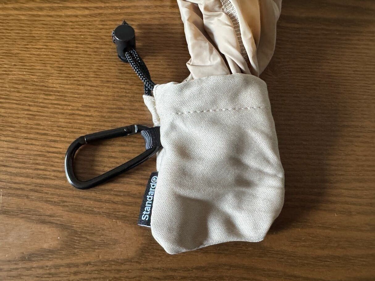 底のポーチをひっくり返したところ