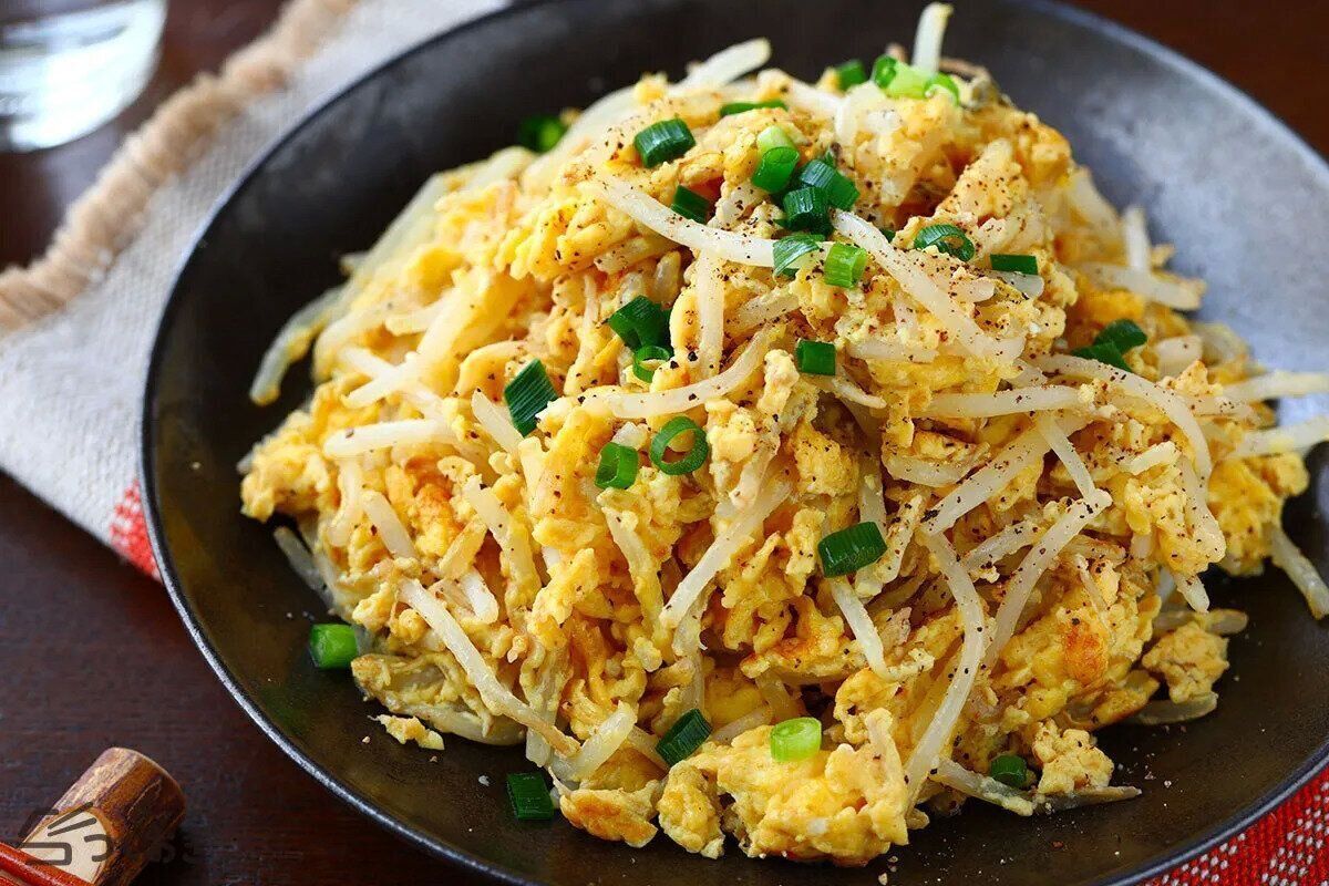 もやしと卵のガーリックペッパー炒め