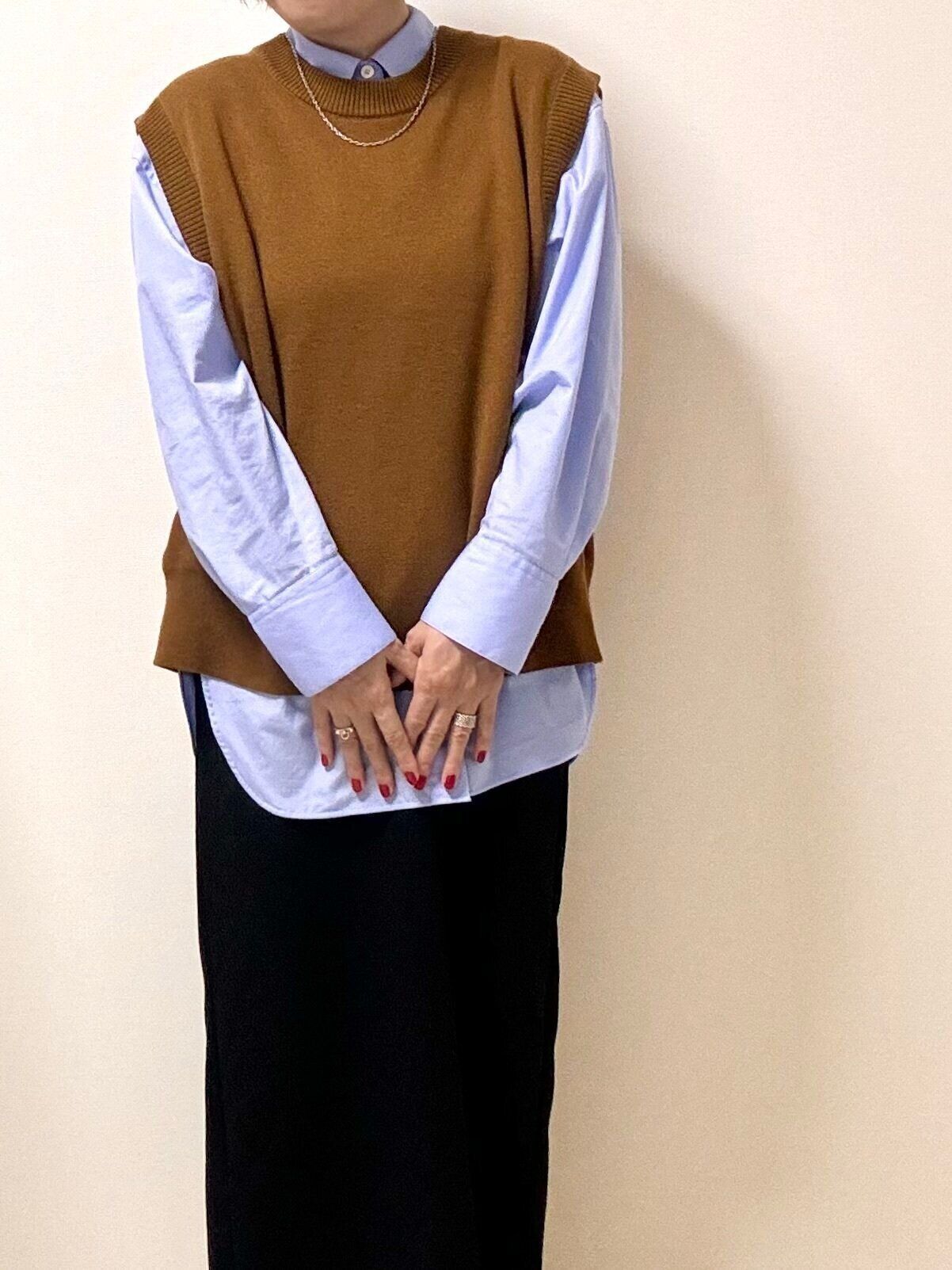 ブラウンベストとブルーシャツ