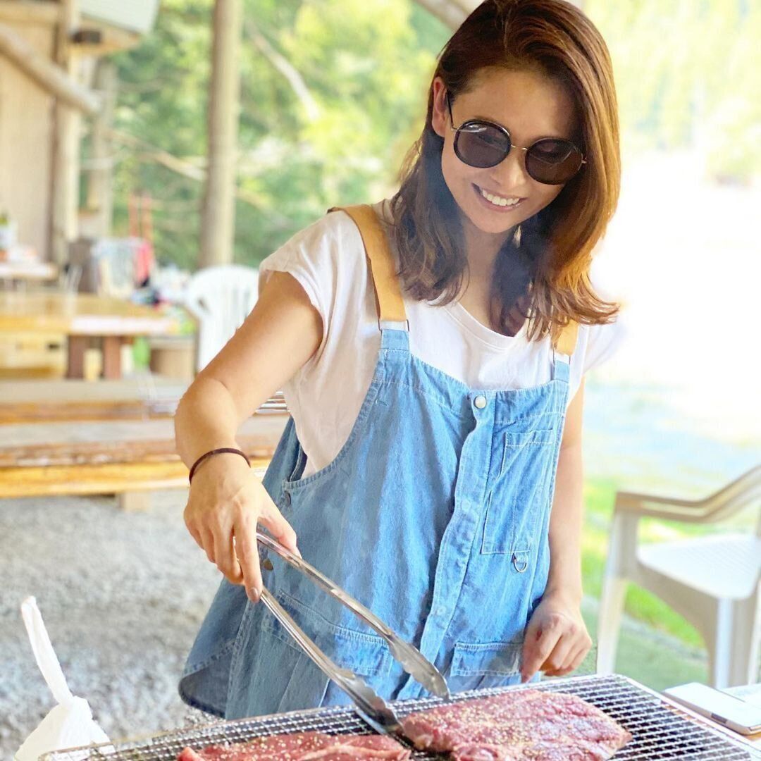 面長をカバーして美人40代に！流れるようなミディアムヘアなら毛先を遊ばせて