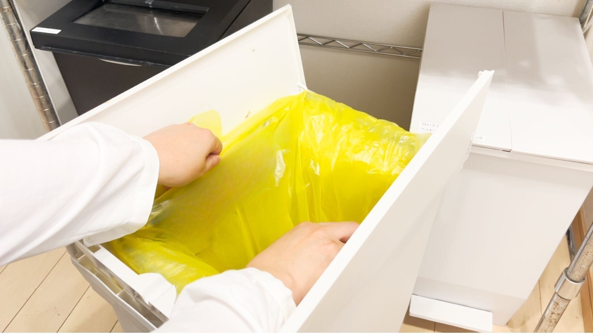 ゴミ袋を二重にセットする