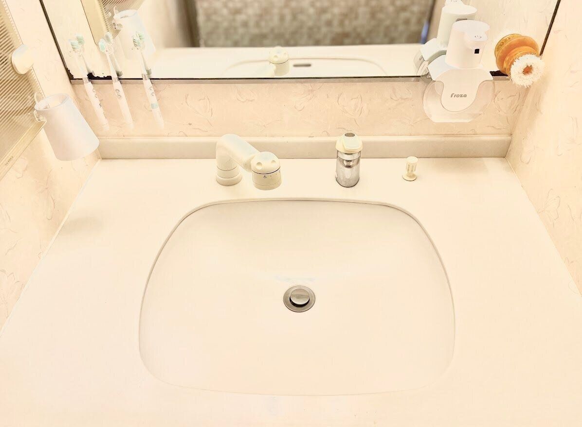 元家政婦が教える！ごちゃつきがちな洗面台まわりでできる「たったひとつの収納テク」