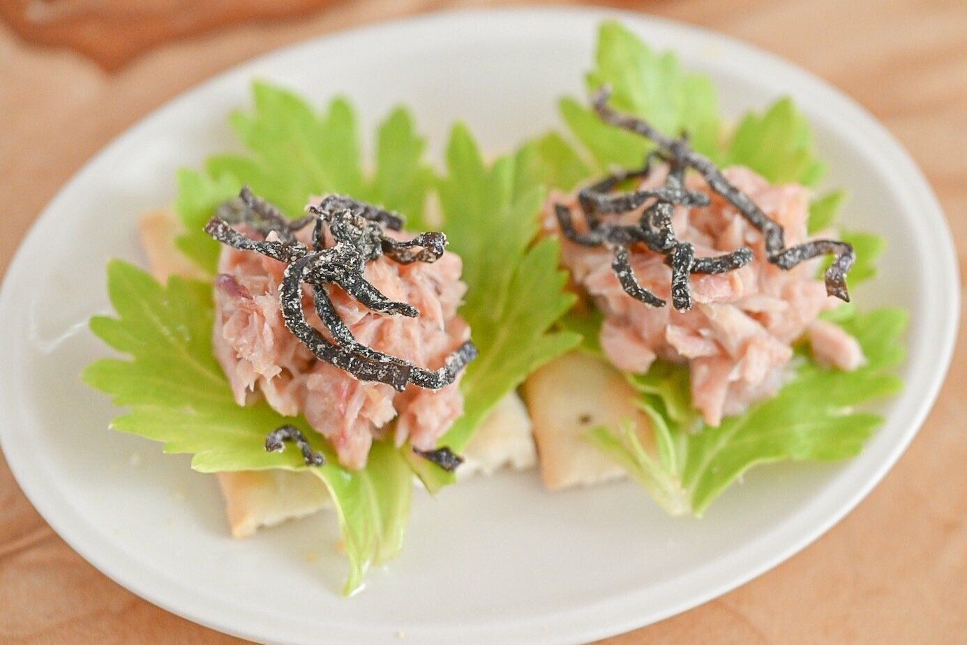 ツナ缶と塩昆布のカナッペ