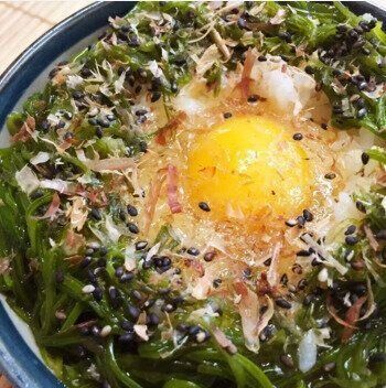 【鰹節】栄養&食物繊維たっぷり！めかぶ卵かけごはん