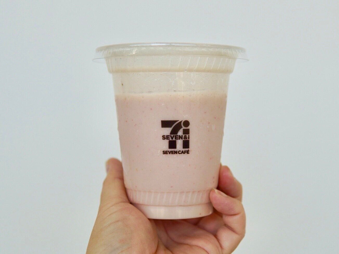 お店で作るいちごバナナソイスムージー