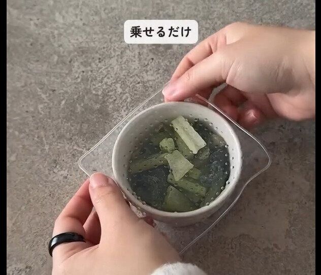 【ダイソー】繰り返し使えて便利！シリコーン伸びラップ