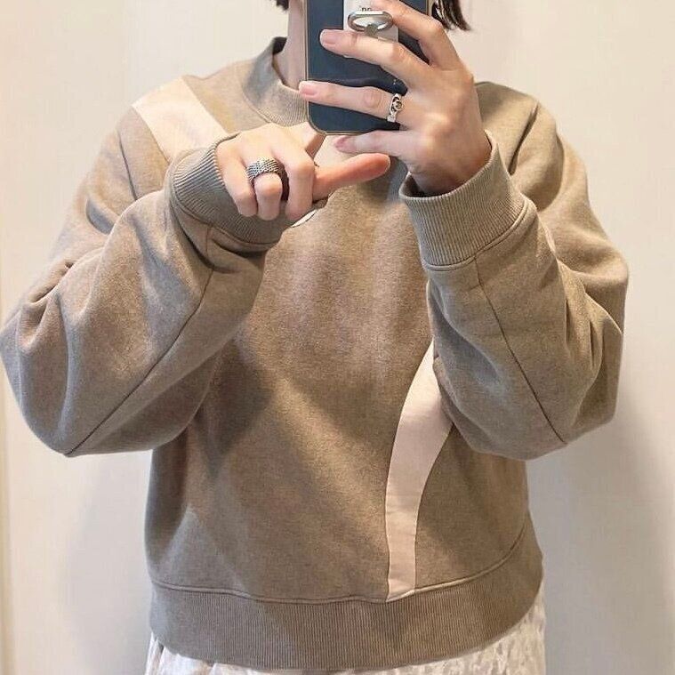 ベージュスウェット