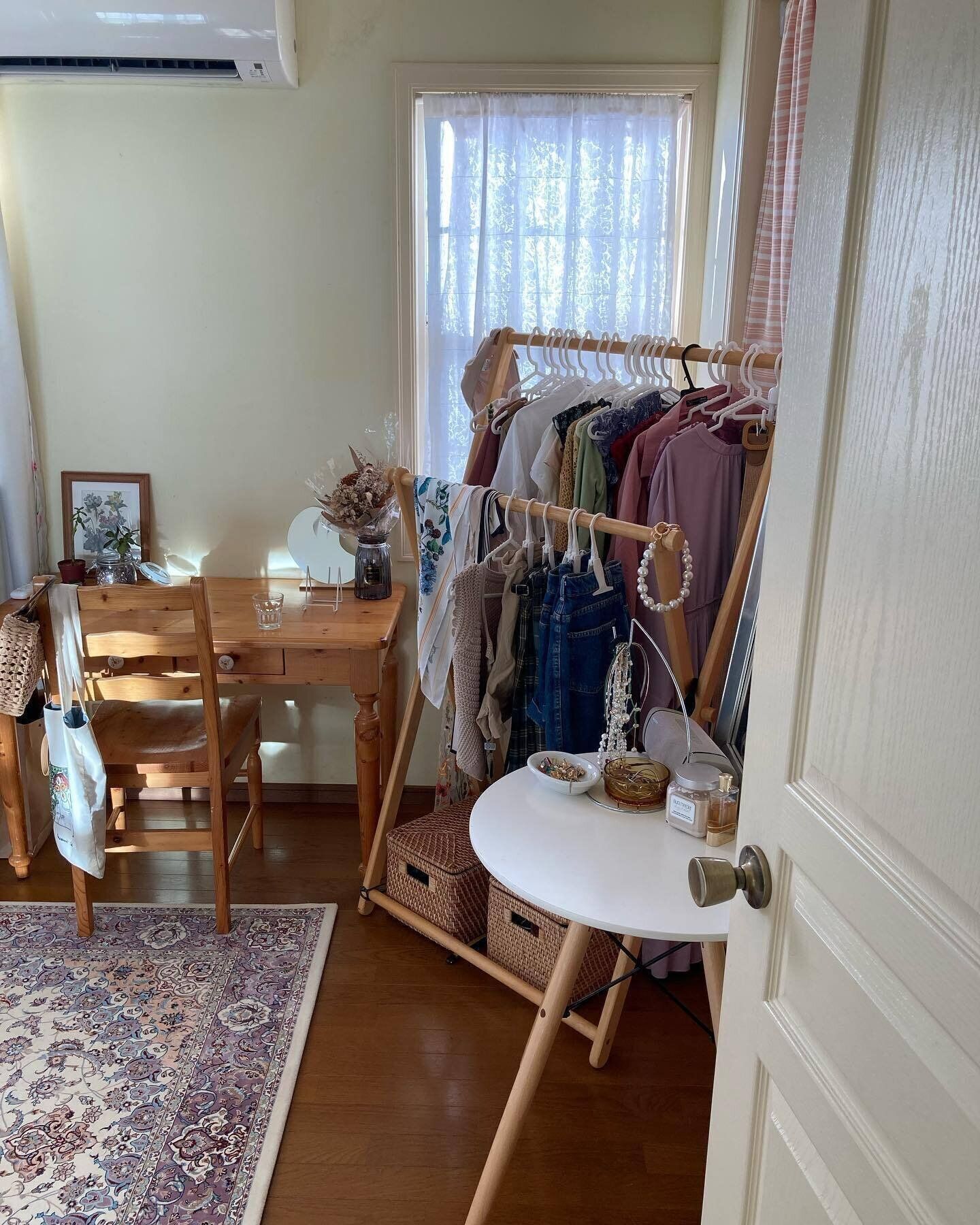 おしゃれなラックを使えば「見せる収納」も可能に