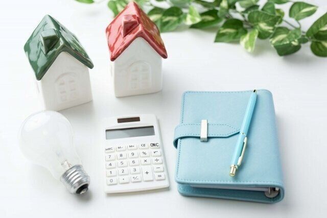 電球と電卓と手帳