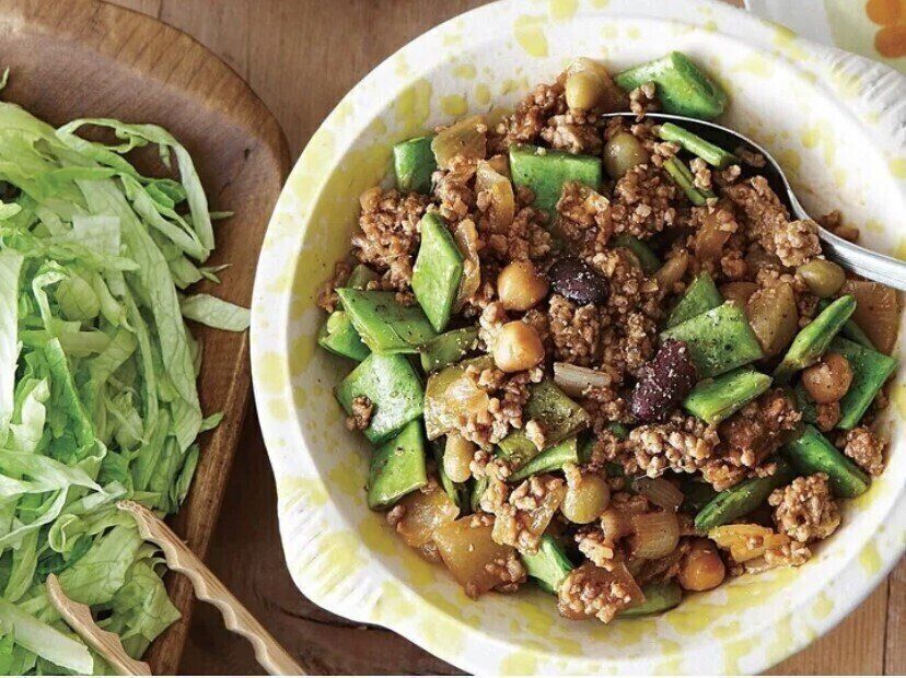 モロッコいんげん入りチリビーンズレタス添え