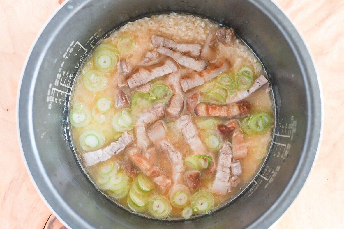 炊飯前の炊飯窯