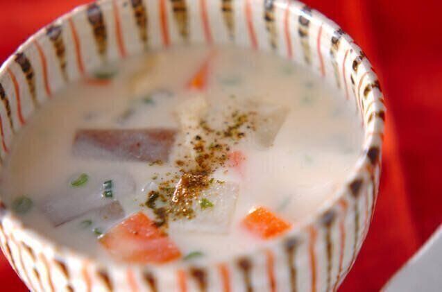 根菜と油揚げの粕汁