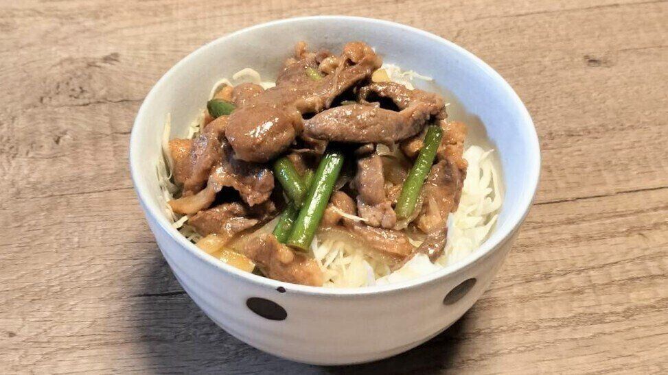 ニンニクの芽入りの味付き肉