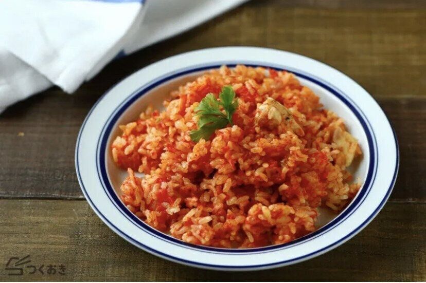 トマト缶で炊き込みチキンライス