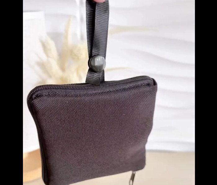 【セリア】雨の日に便利！自転車サドル用 マイクロファイバータオル