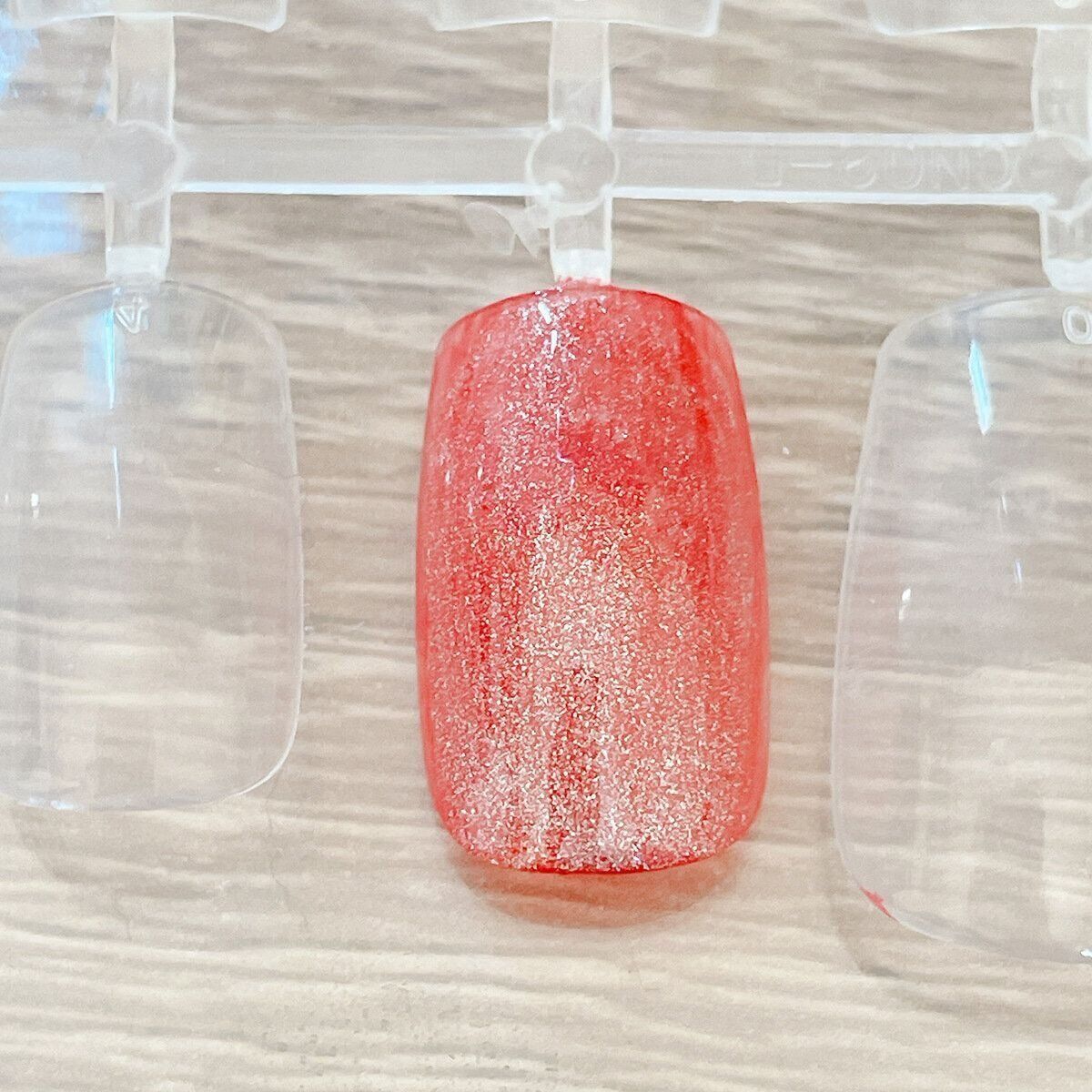 ベースカラーの上にマグネットジェルを塗ったところ