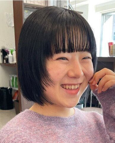 顔まわりのレイヤーがポイント！シンプルボブ