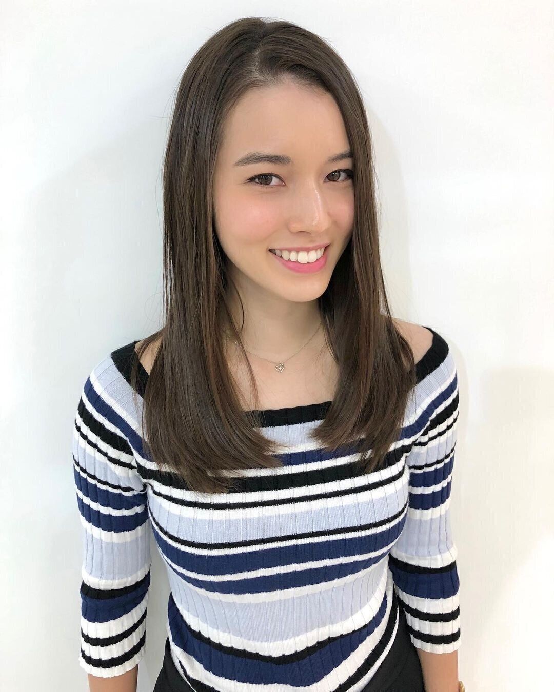 40代女性に人気のセミロング・ミディアムヘア！ナチュラルでシンプルなストレートヘア