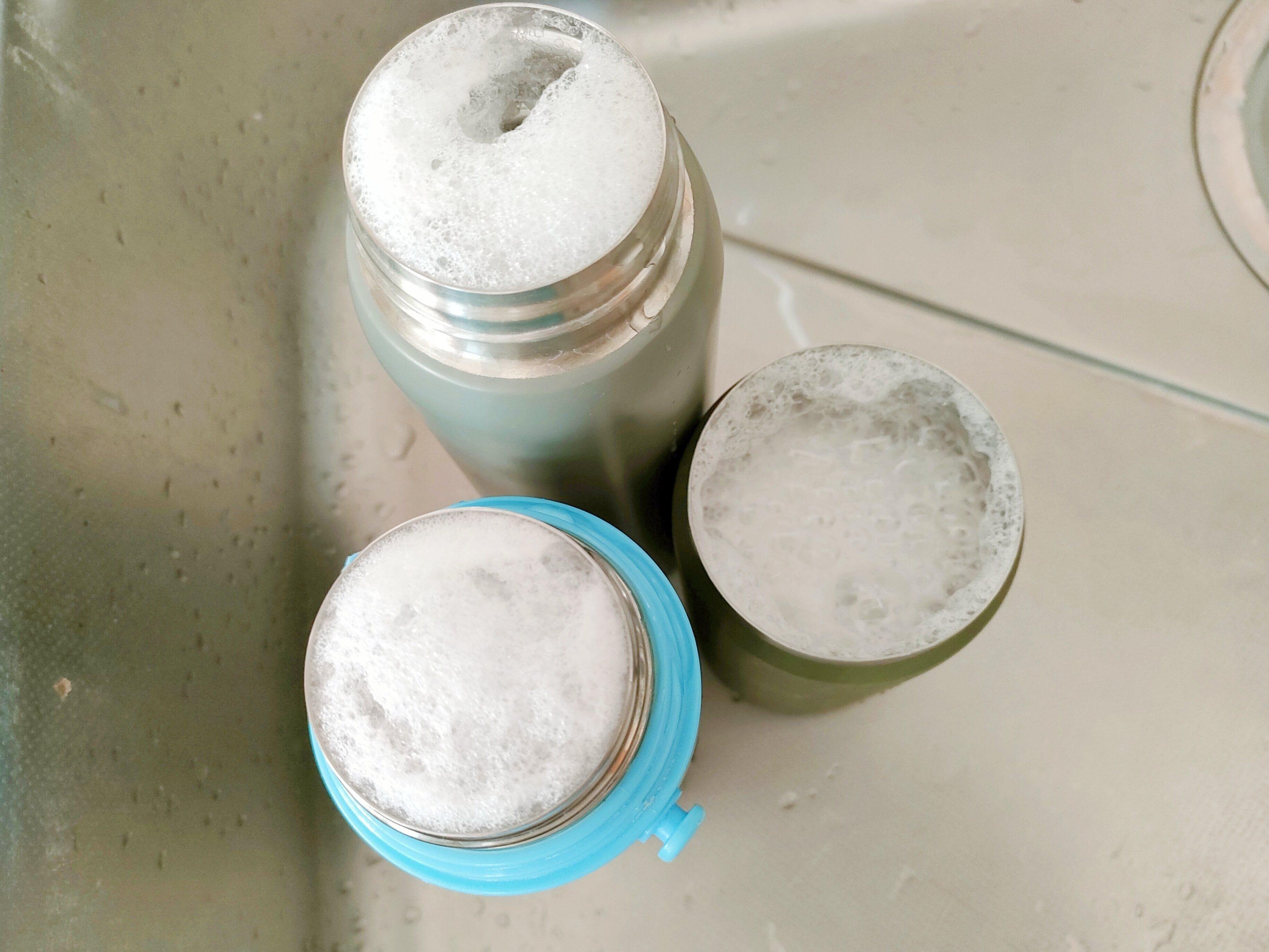 水筒の掃除の様子