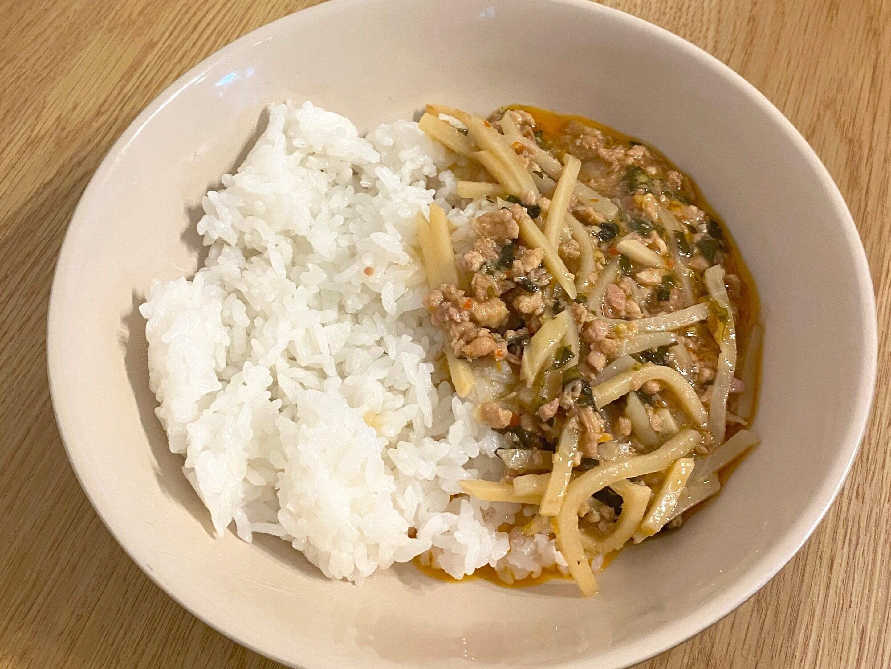 鶏肉のバジルチリ炒め（バジルチリチキンガパオ）