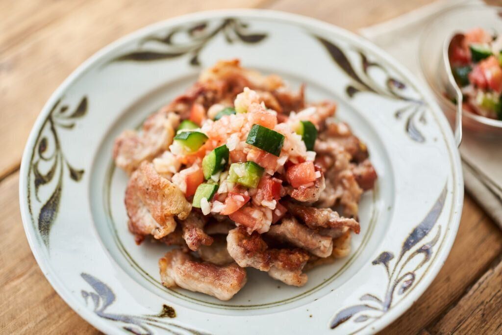 カリカリ豚の夏野菜サルサ