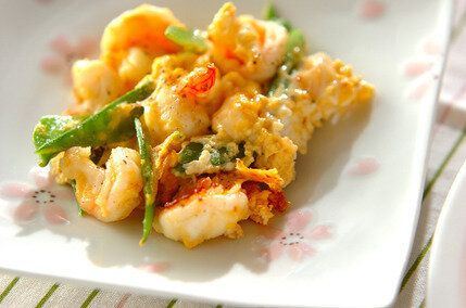 エビとキヌサヤの塩炒め