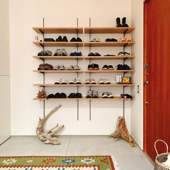 靴収納アイデア 狭い玄関でもたくさん収納してスッキリ 上手な靴収納アイデア70選 サンキュ