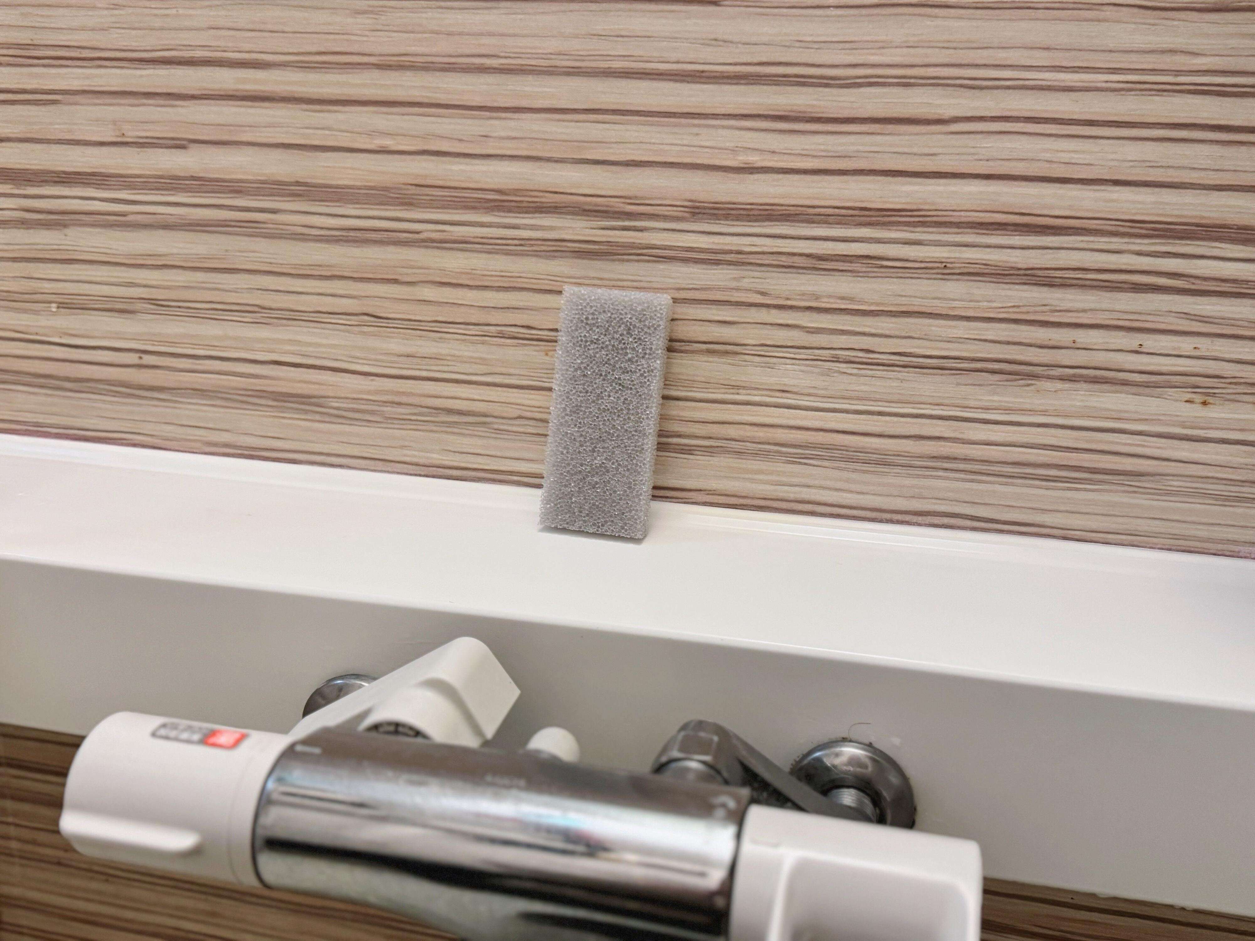 1．使い捨てスポンジで気になる一箇所だけを掃除する