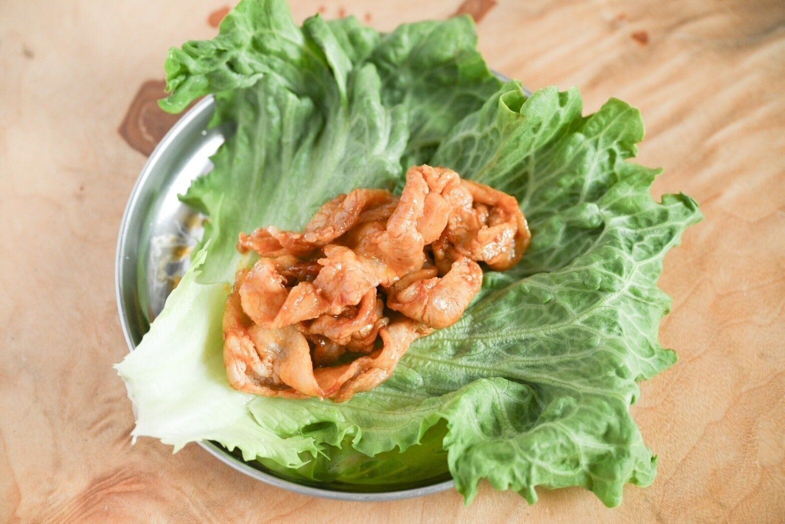 レタスにのったサムギョプサル